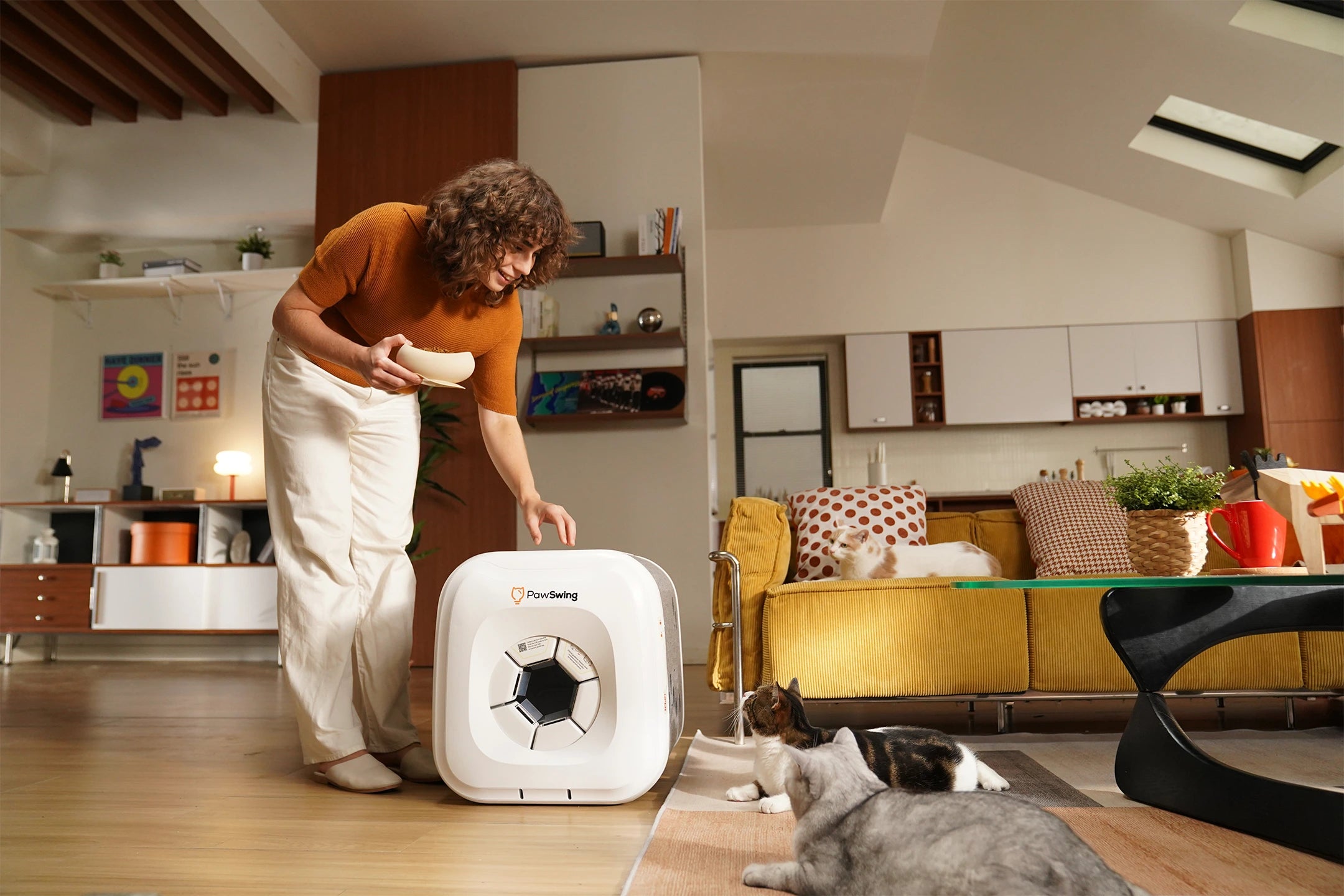 İşte tavsiye edilen bir kedi bakım tarağı; kedileri 360 derecelik bir dönüşle otomatik tüy bakımı sağlayan dünyanın ilk aracı: PawSwing Cat Kişisel Bakım Tarağı